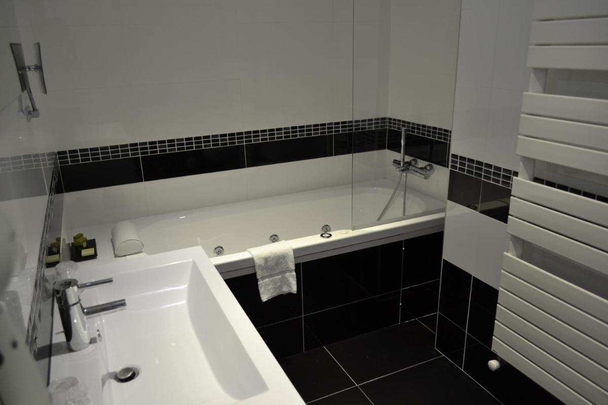 Logis Hotels Restaurant le SAINT-JACQUES -Cloyes les 3 Rivieres - Housity