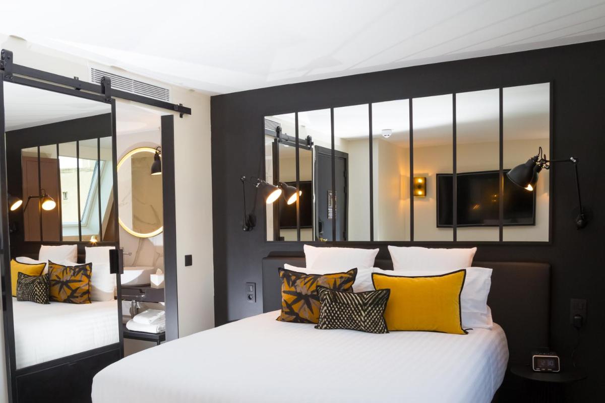 Un ou plusieurs lits dans un hébergement de l'établissement Laz' Hotel Spa Urbain Paris
