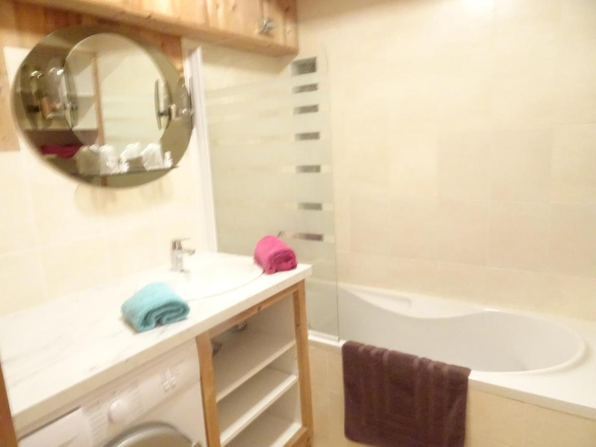 Salle de bains dans l'établissement Apart'hotel & Spa "La Destière"