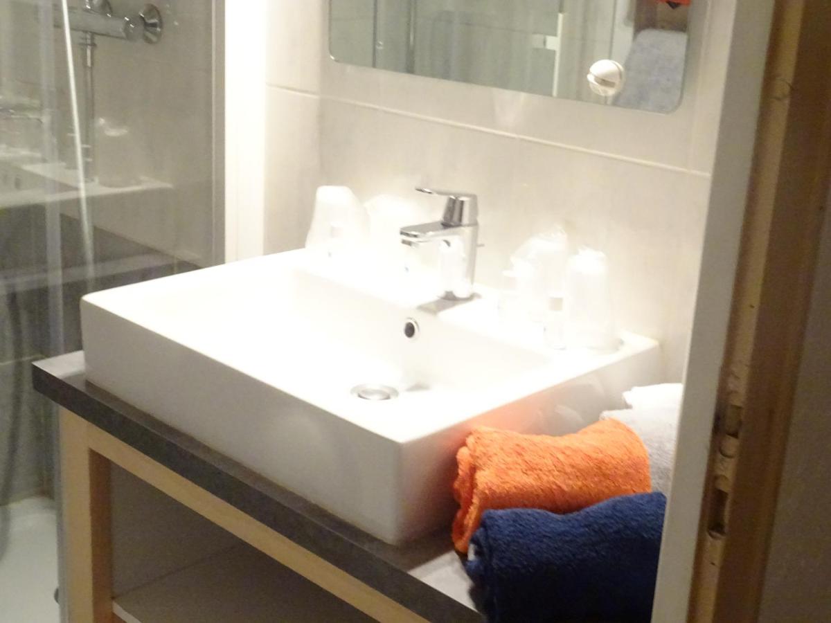 Salle de bains dans l'établissement Apart'hotel & Spa "La Destière"