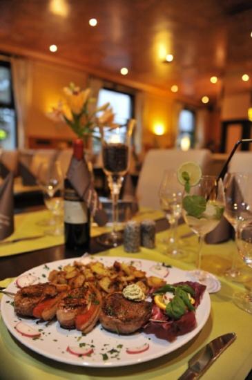 Hotel Bergischer Hof - Housity