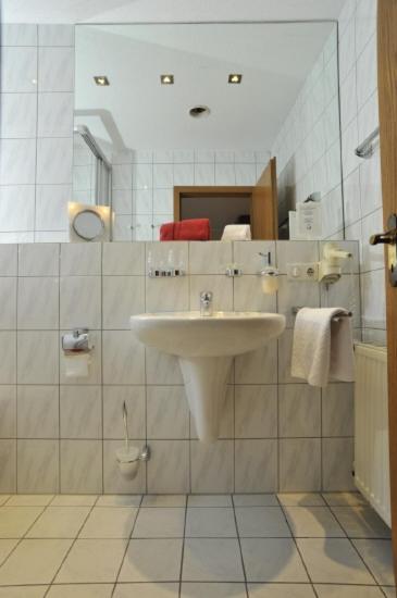 Hotel Bergischer Hof - Housity