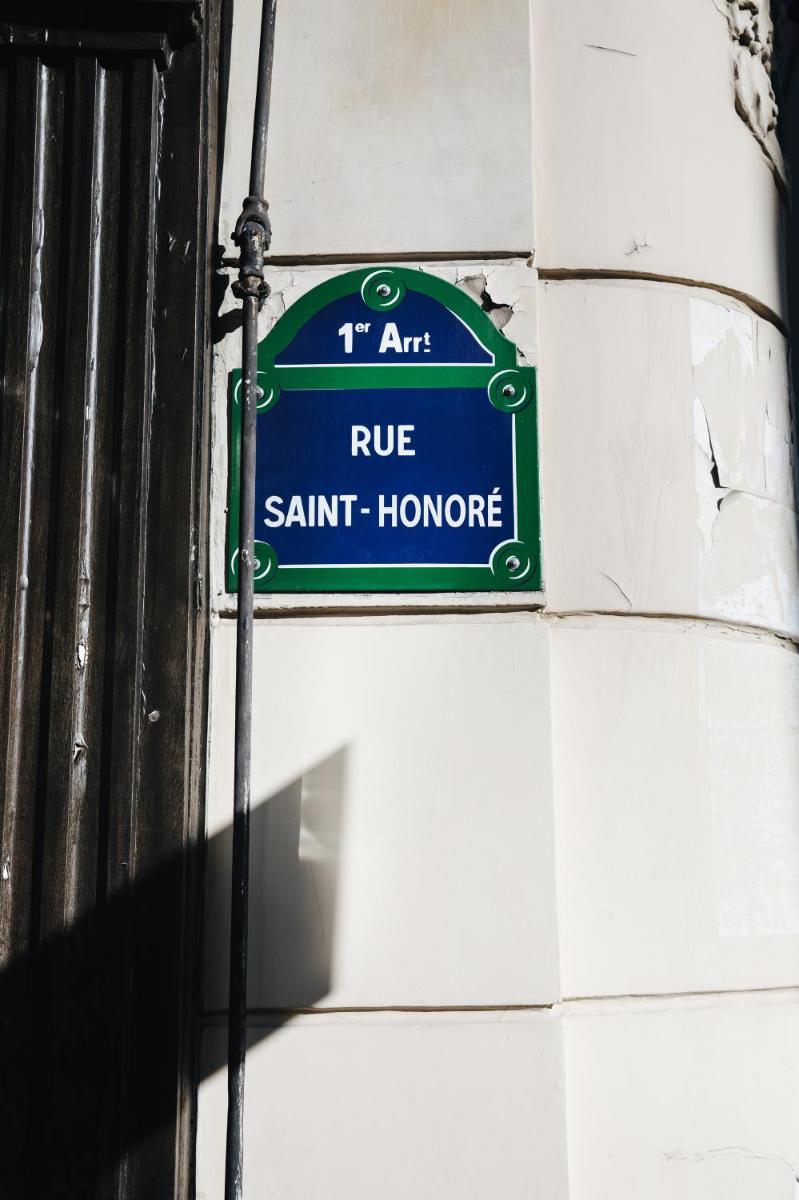 Certificat, récompense, panneau ou autre document affiché dans l'établissement Le Burgundy Paris