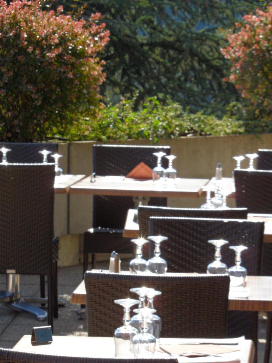 Photo de la galerie de l'établissement Hotel *** & Spa Vacances Bleues Villa Marlioz, à Aix-les-Bains