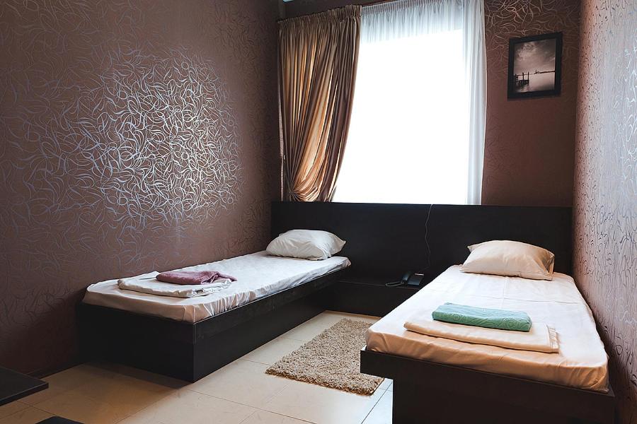 Hotel 8th Mile - Housity