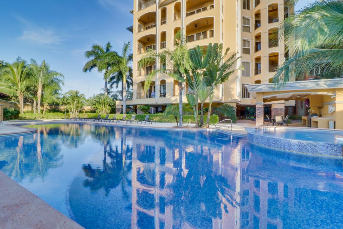 Peninsula 64 Penthouse - Housity