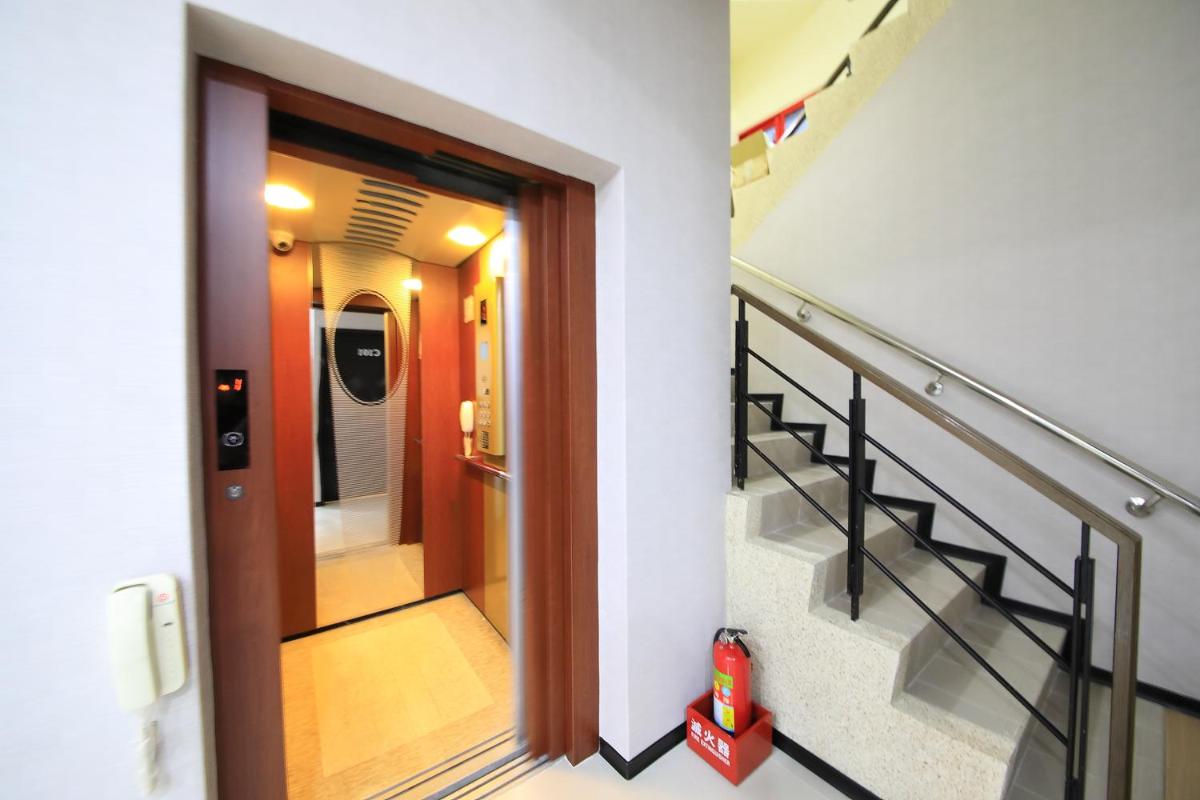 Suitetrails - 花蓮亮君經典民宿1館加2館民宿-東大門夜市-電梯包棟Bright King Homestay