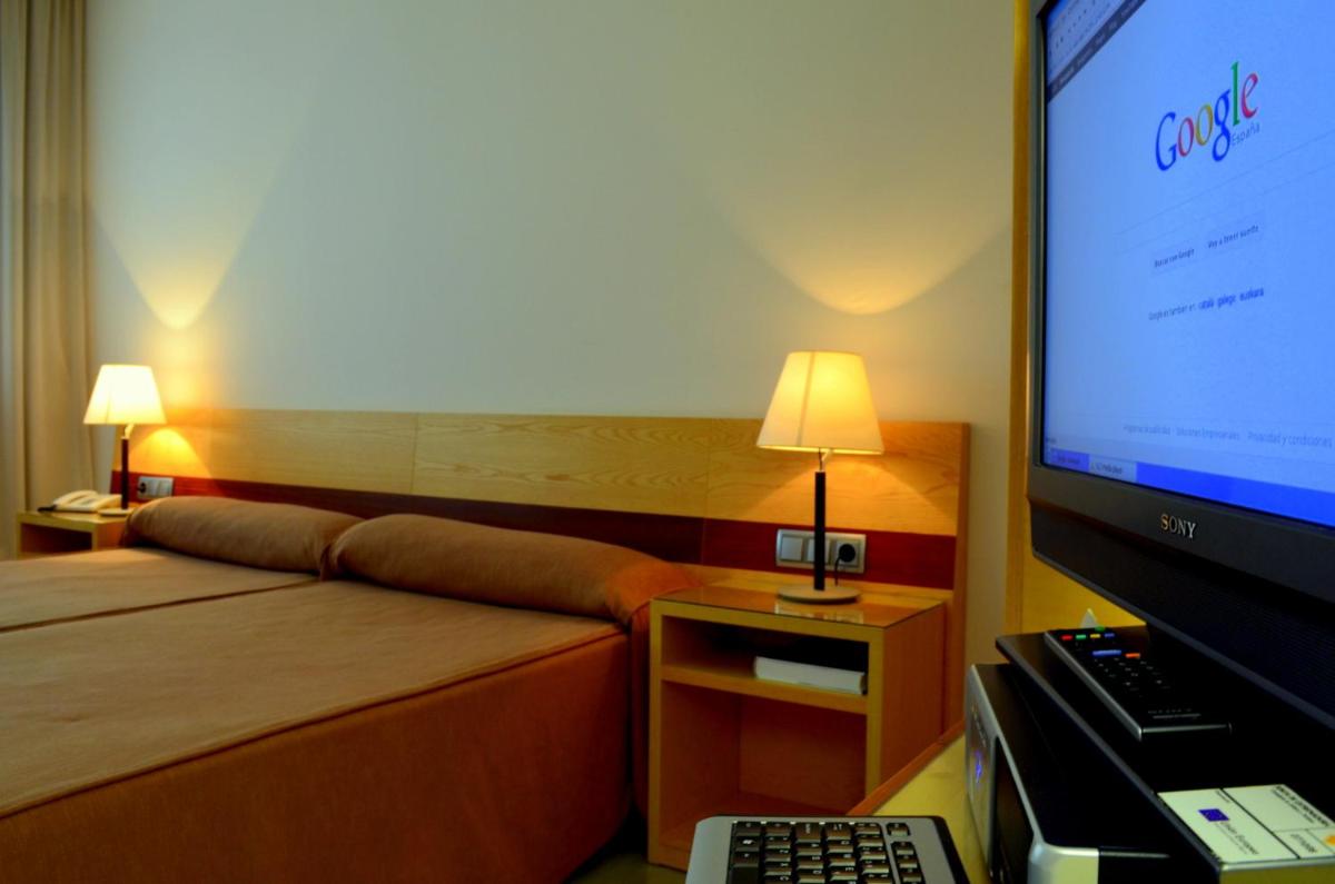 Una televisión o centro de entretenimiento en Hotel Mirador de Llerena