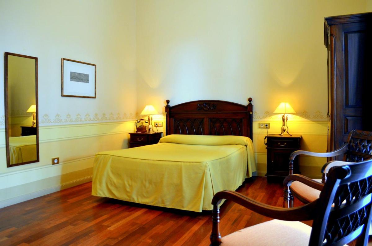 Cama o camas de una habitación en Hotel Mirador de Llerena
