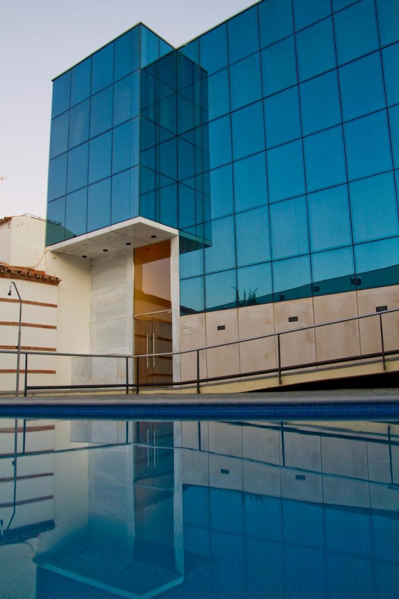 Piscina en o cerca de Hotel Mirador de Llerena