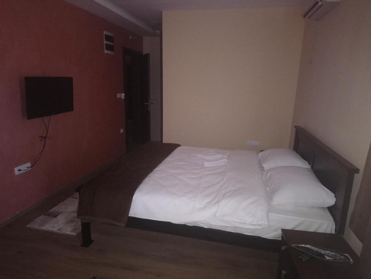 Prenoćište HRAST - Housity