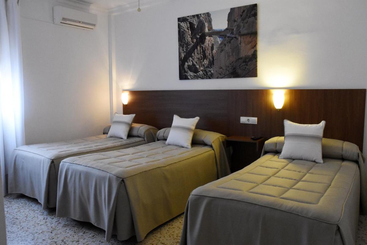 Hostal Restaurante El Cruce - Housity