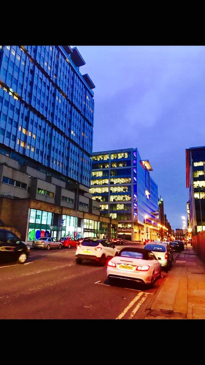 Glasgow Central Station SKYLINE Apartment with Parking (2 bedrooms, 2 bathrooms, 1 living room-Kitchen) - Housity