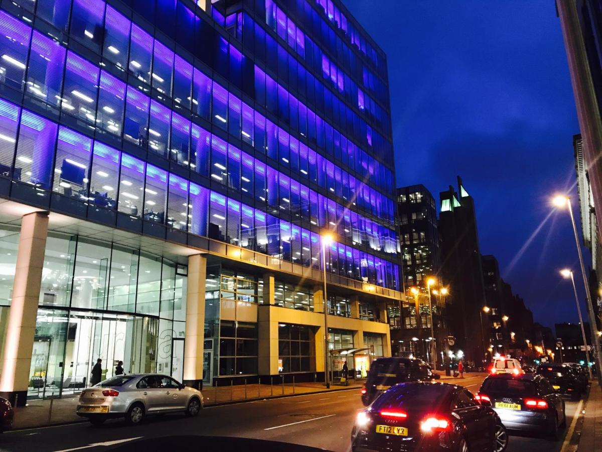 Glasgow Central Station SKYLINE Apartment with Parking (2 bedrooms, 2 bathrooms, 1 living room-Kitchen) - Housity
