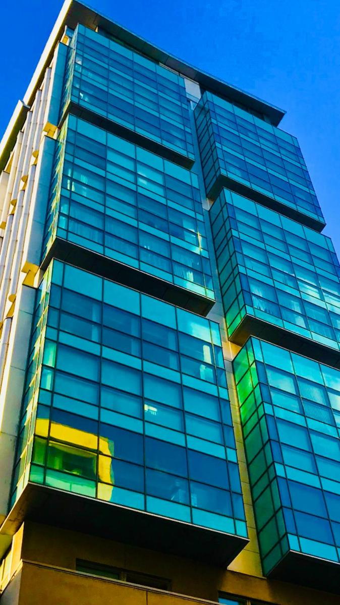 Glasgow Central Station SKYLINE Apartment with Parking (2 bedrooms, 2 bathrooms, 1 living room-Kitchen) - Housity