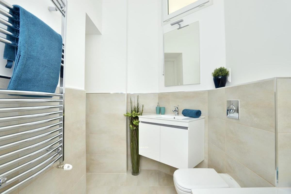 Suitetrails - Julia superior apartment in the city center.