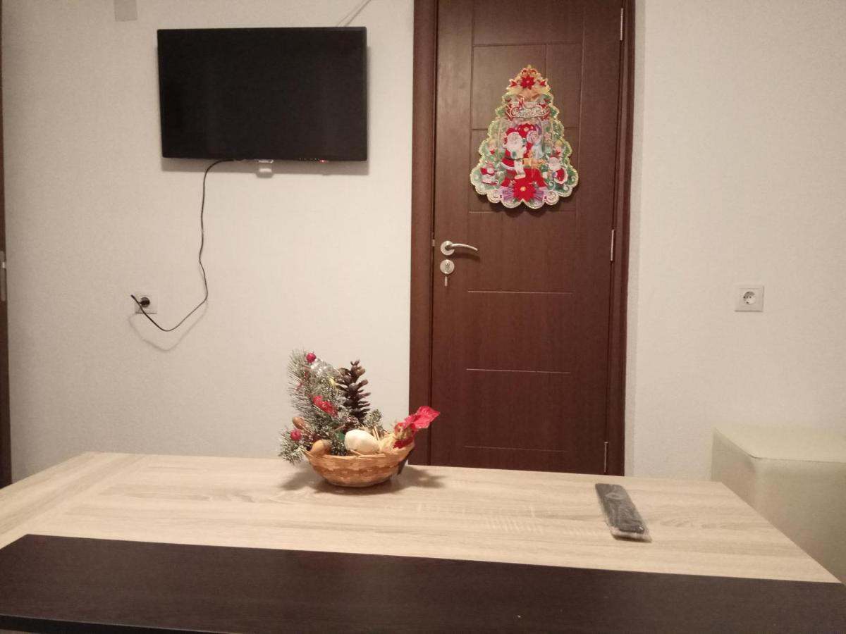 Yellow House - Housity