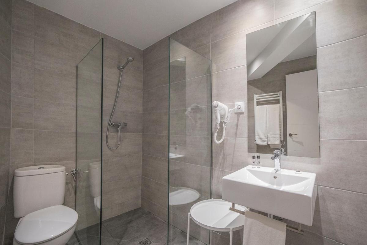 Hotel Roca - Housity