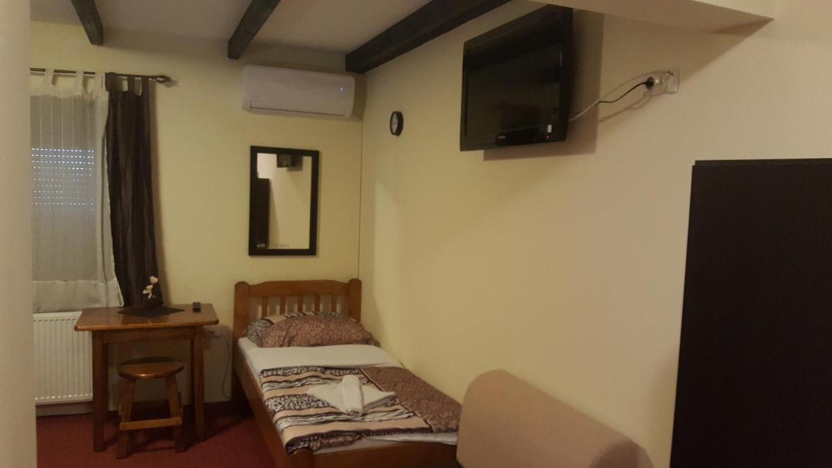 Valpovački dvori B&B - Housity