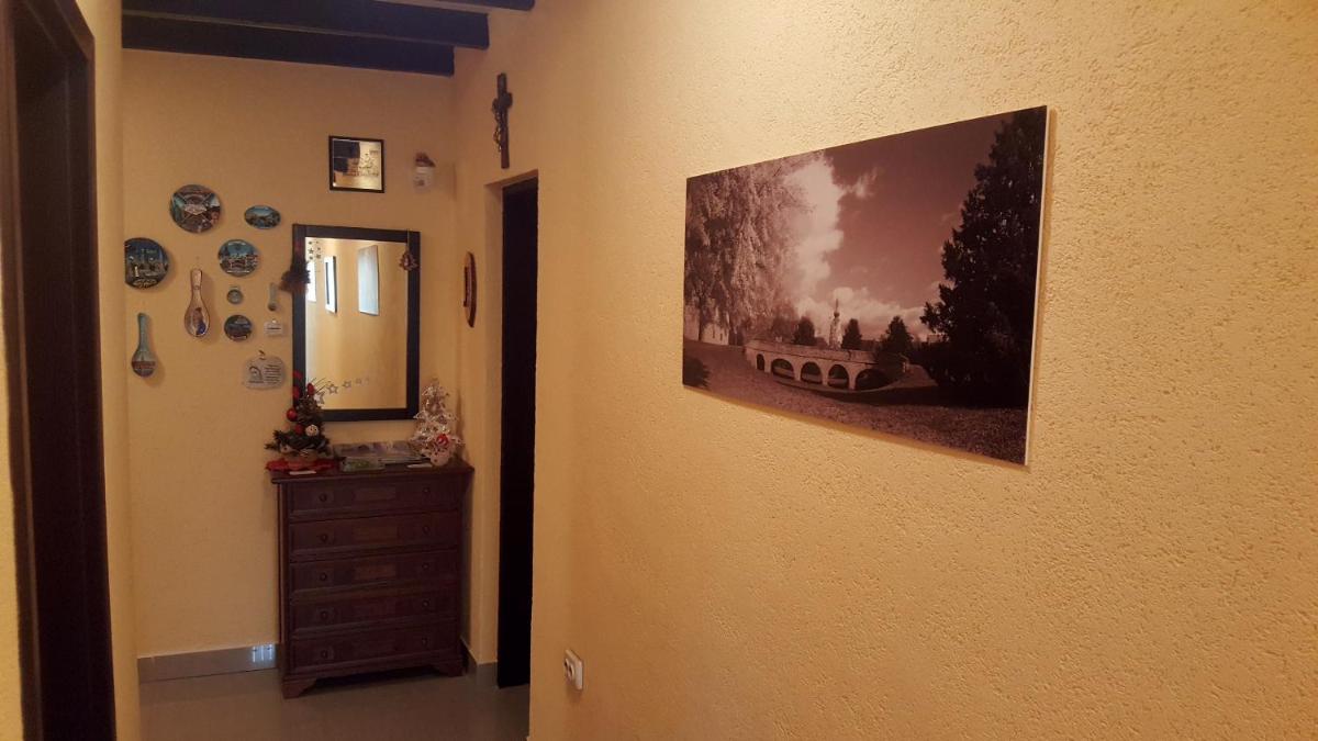 Valpovački dvori B&B - Housity