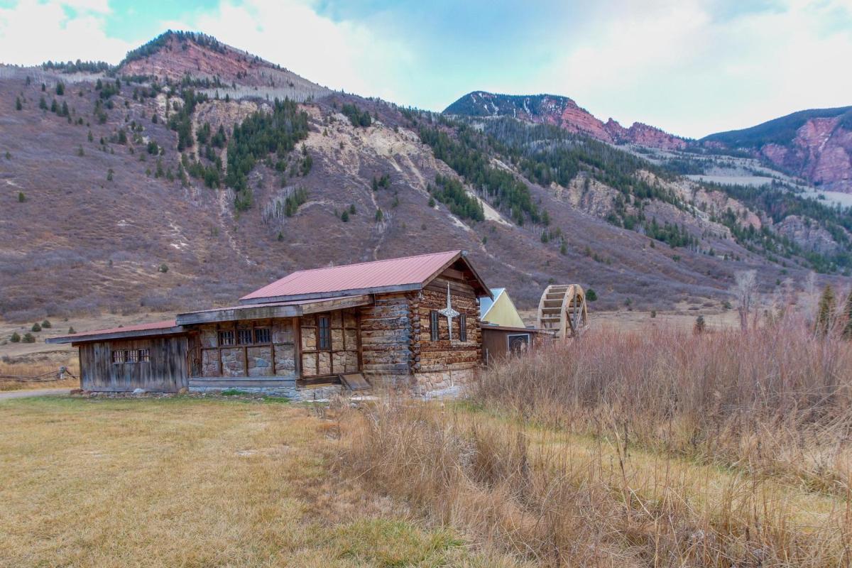 Chair Mountain Cabin at Filoha Meadows - Housity