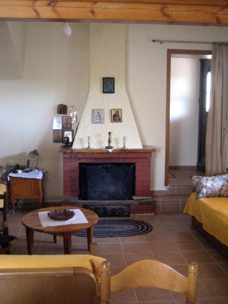 Traditional stone house with beautiful garden - Housity