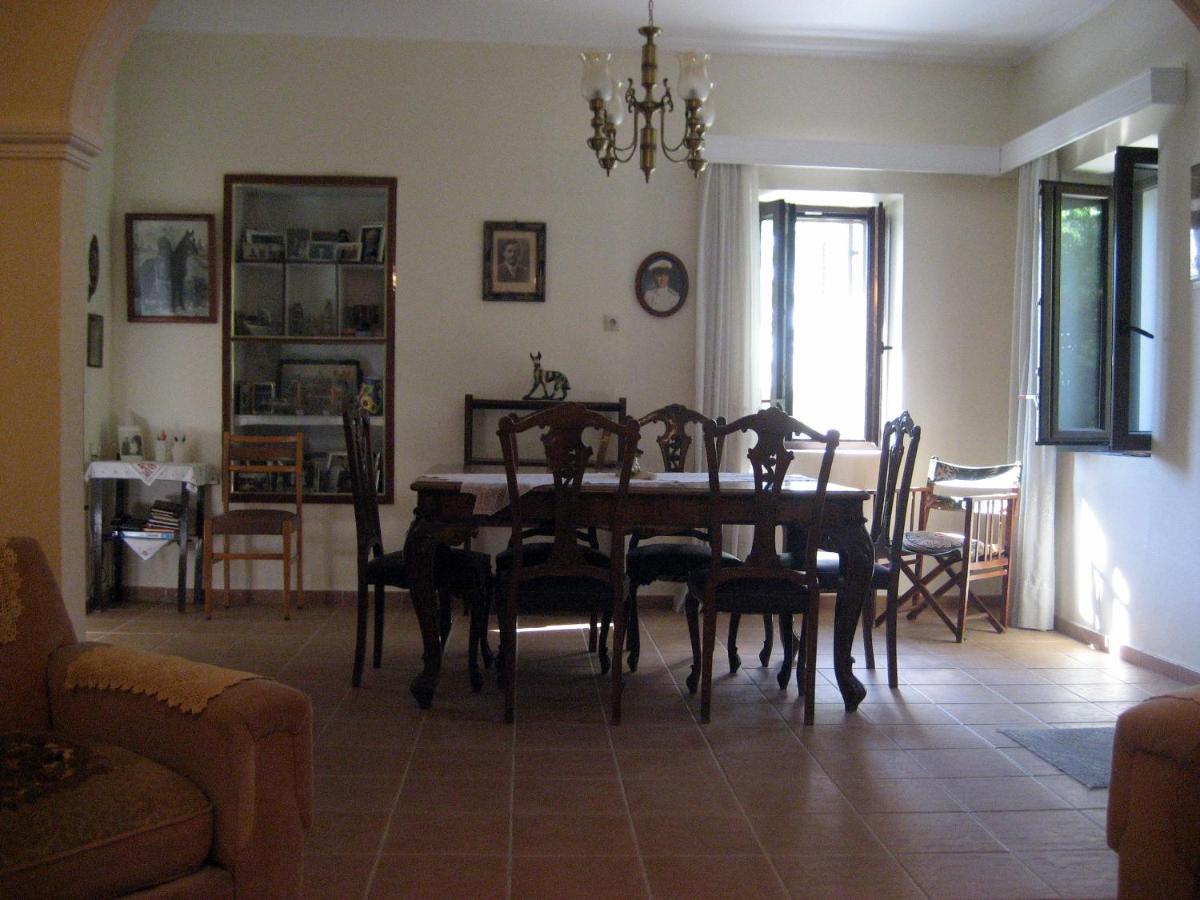 Traditional stone house with beautiful garden - Housity