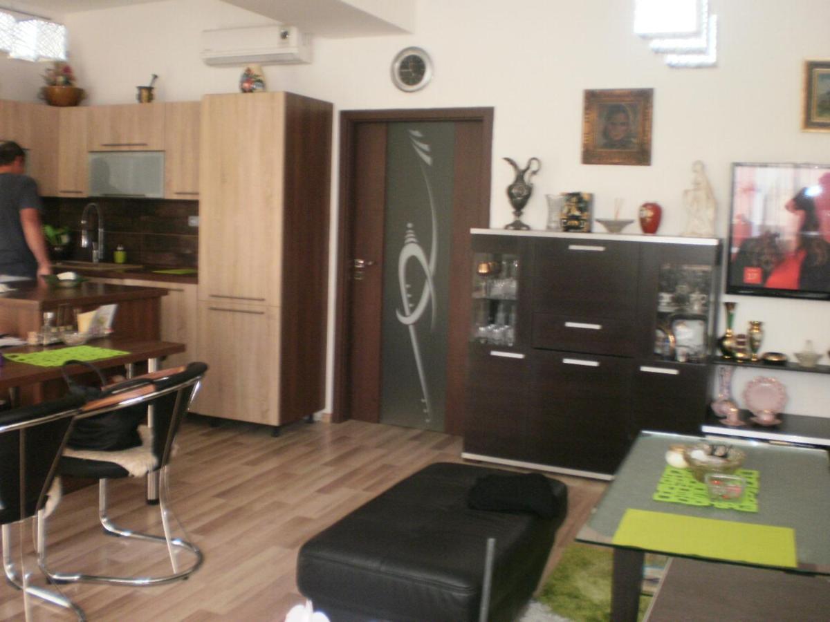 AKI - 2 +KK - Housity