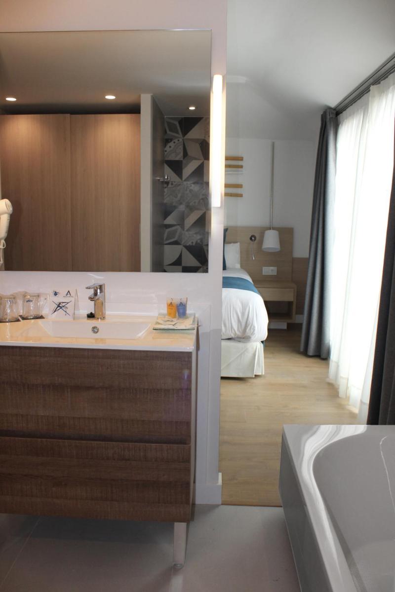 Cama o camas de una habitación en AQUA Hotel Onabrava & Spa 4*Sup