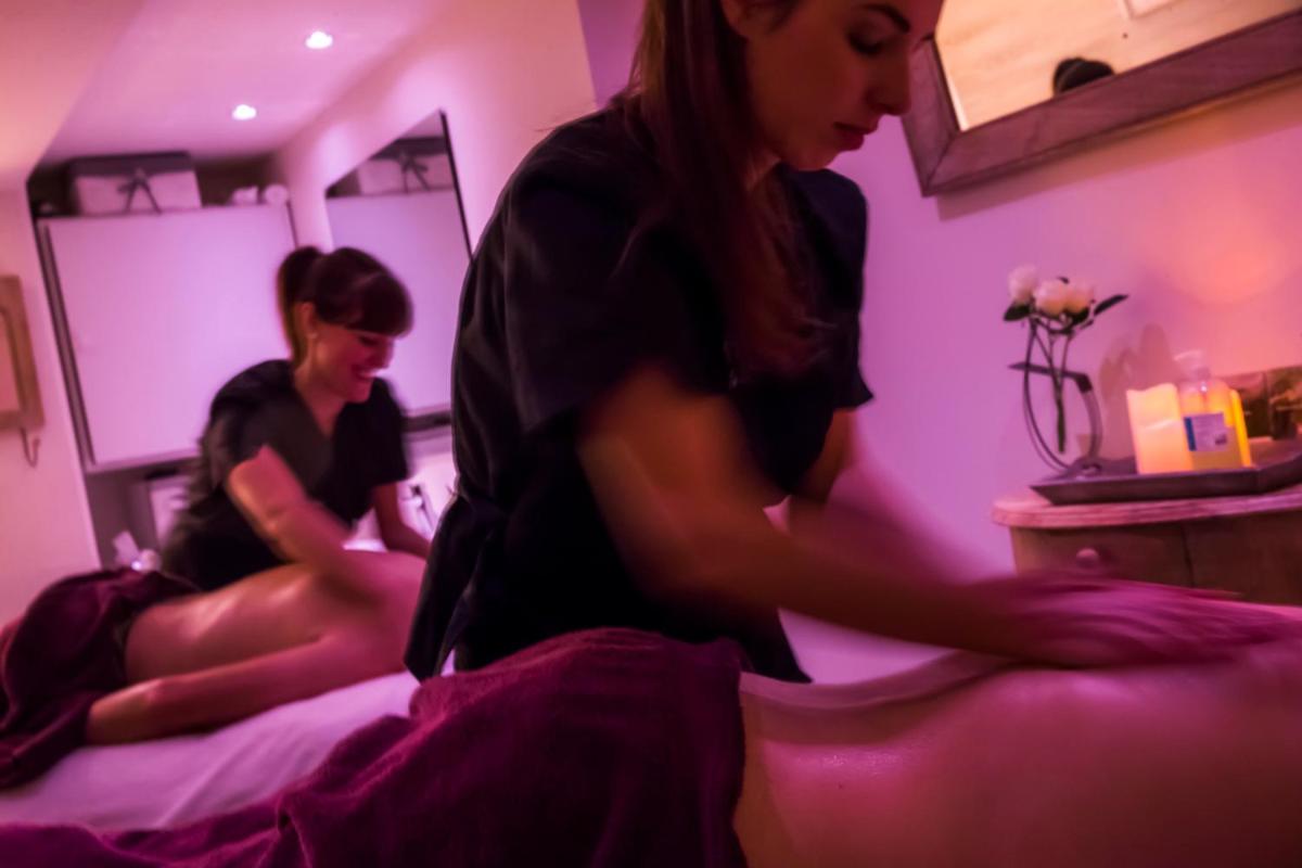 Clients de l'établissement Almoria Hôtel & SPA