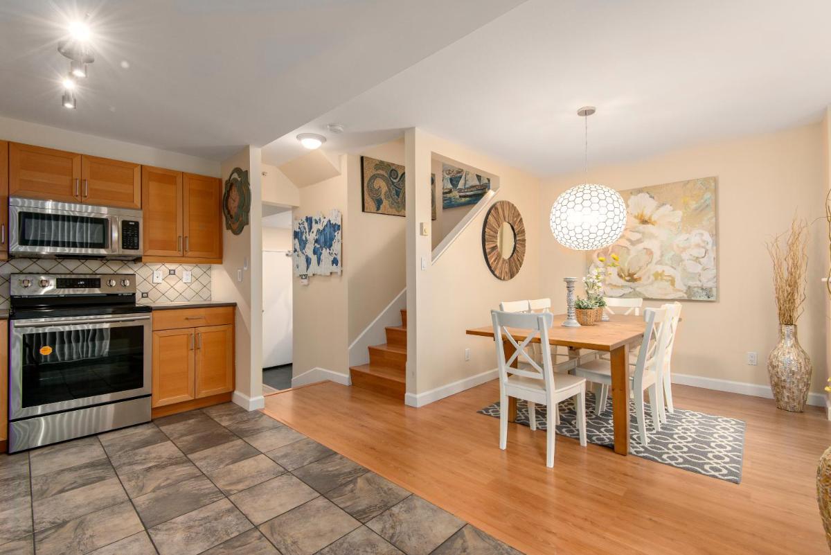 3BR/3BA Downtown Luxury Townhouse - Housity