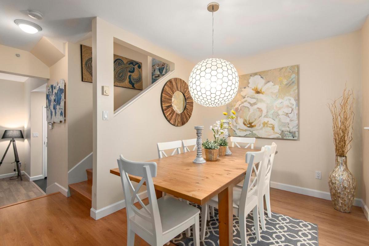 3BR/3BA Downtown Luxury Townhouse - Housity