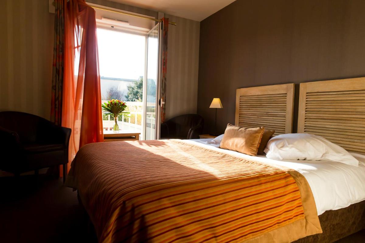 Un ou plusieurs lits dans un hébergement de l'établissement Almoria Hôtel & SPA