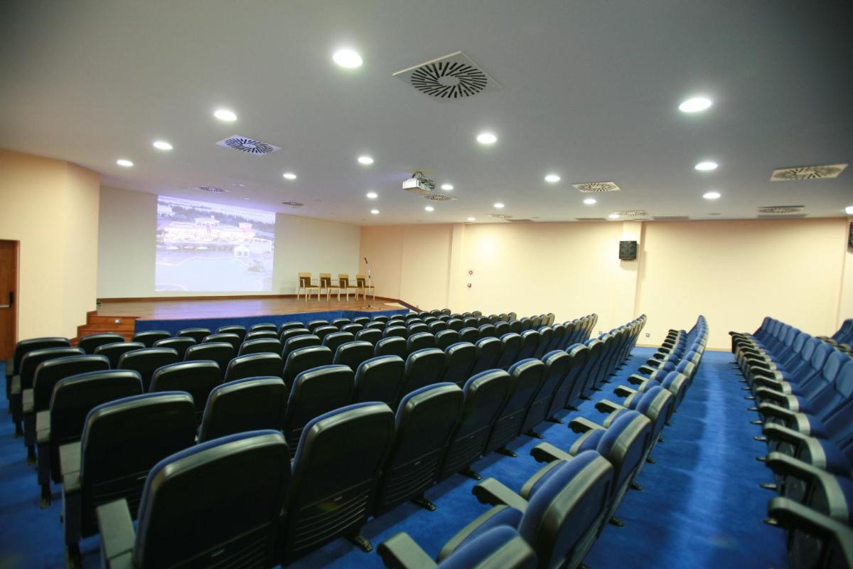 Zona business o sala de conferencias en Hotel Bonalba Alicante