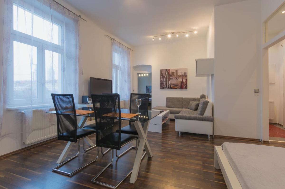Spacious Apartment in Center with Terrace - Housity