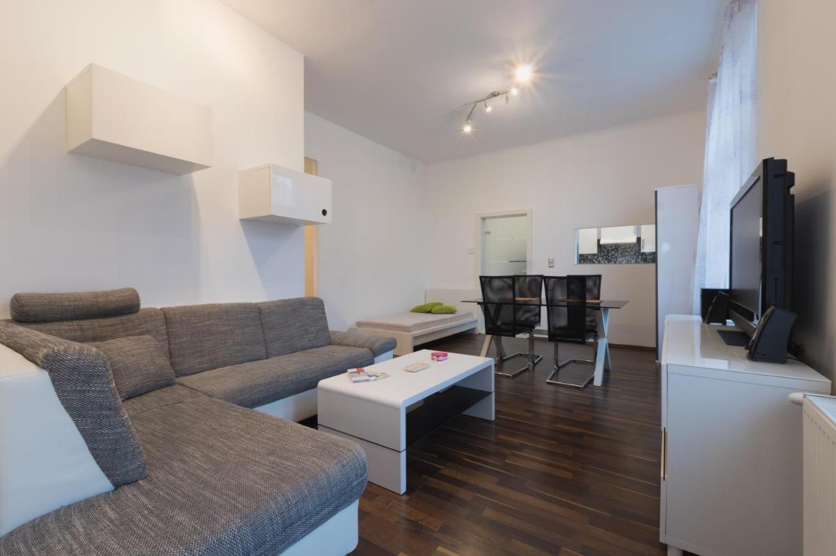 Spacious Apartment in Center with Terrace - Housity