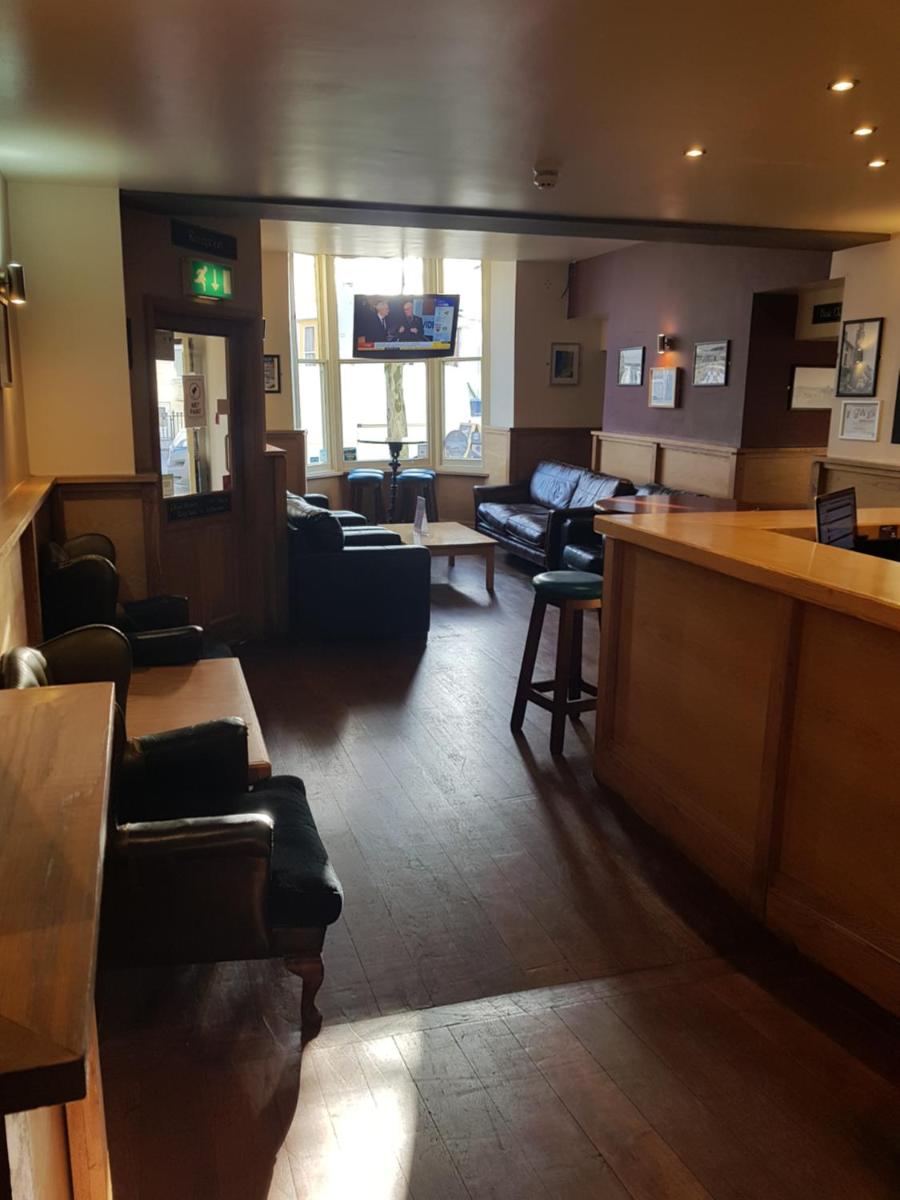 Harry's Hotel & Restaurant - Housity