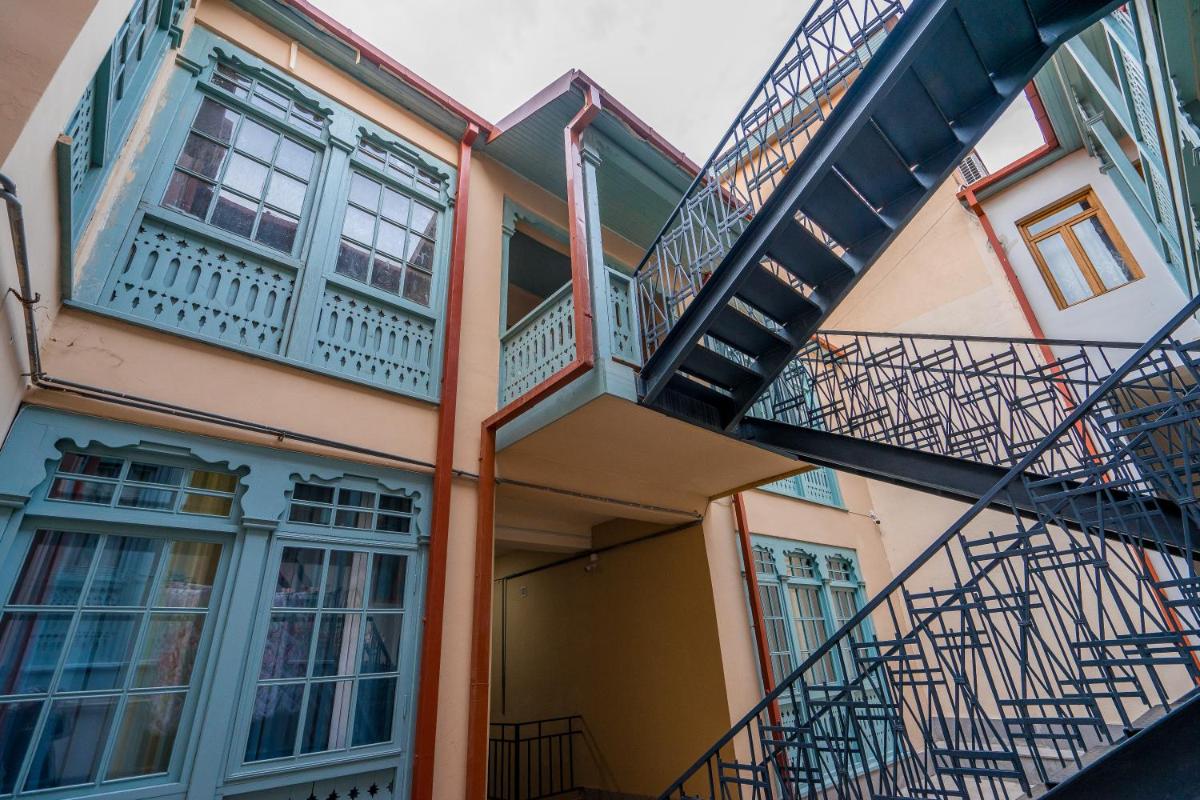 8 Rooms Apartotel On Meidan - Housity