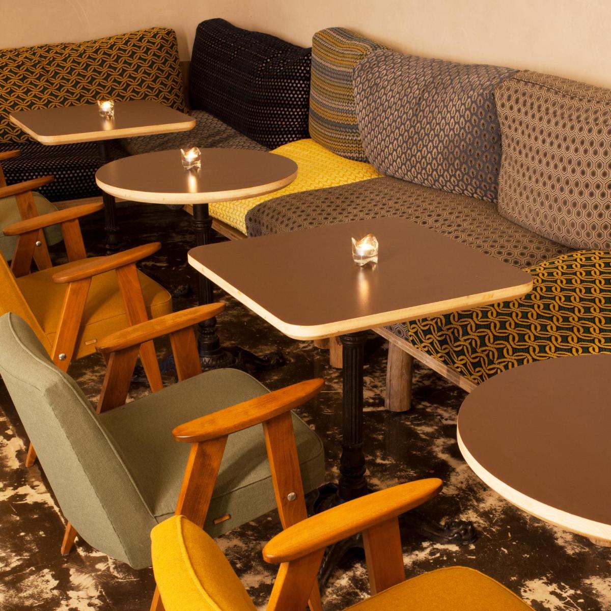 Coin salon dans l'établissement Hôtel La Nouvelle République & Hammam