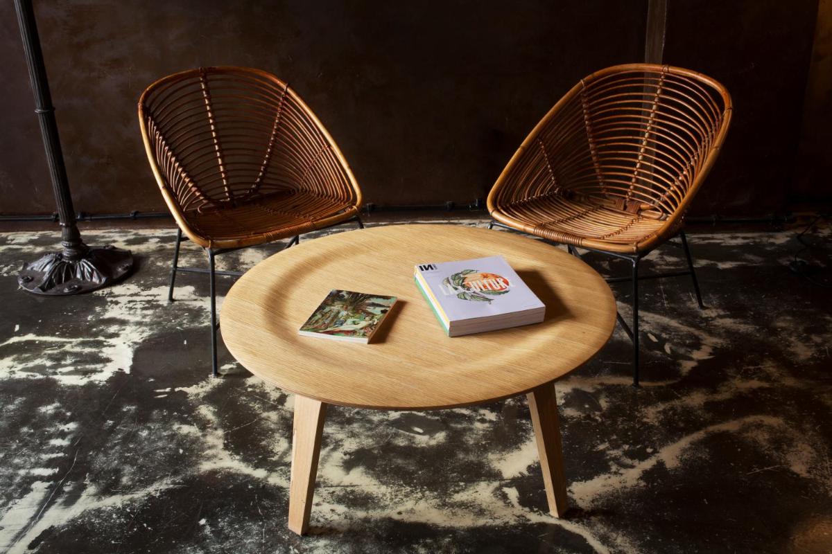 Coin salon dans l'établissement Hôtel La Nouvelle République & Hammam