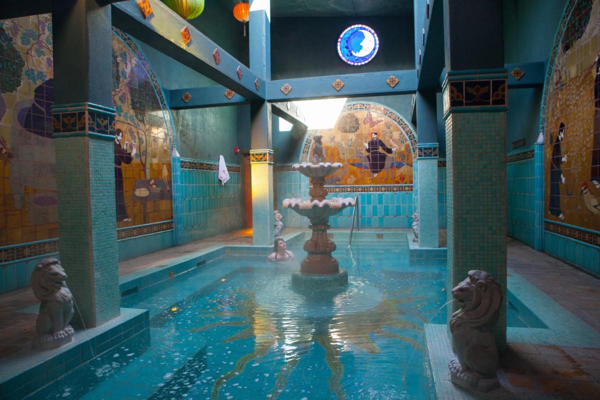 McMenamins Old St. Francis School - Housity