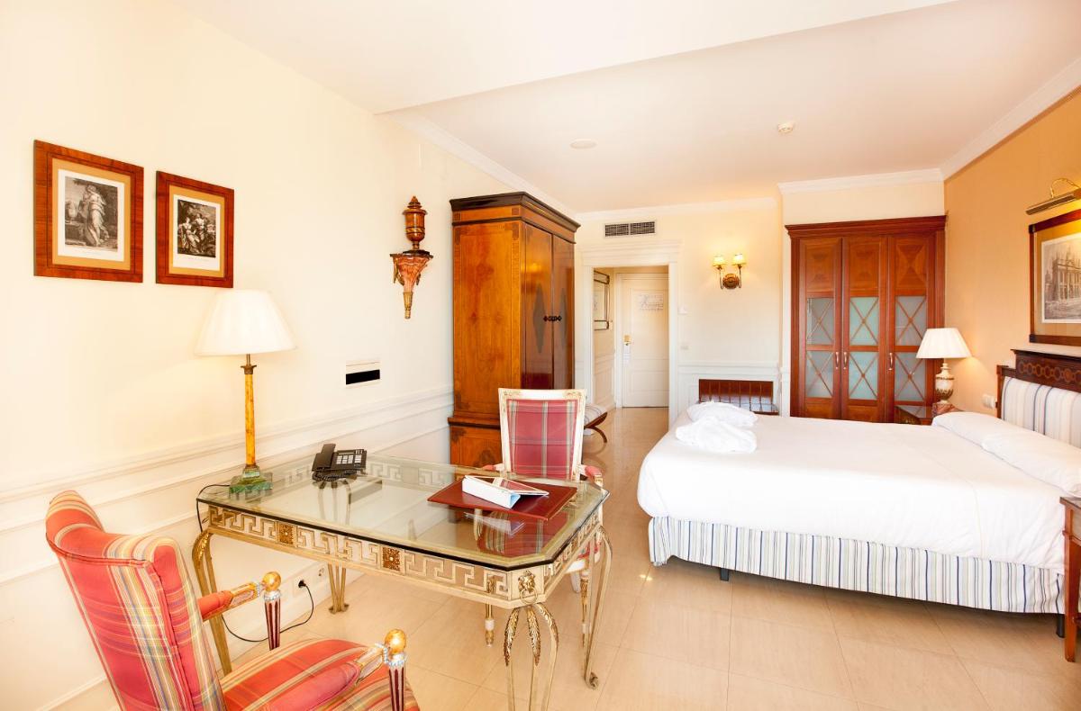 Apartamentos Guadalpin Boutique - Housity