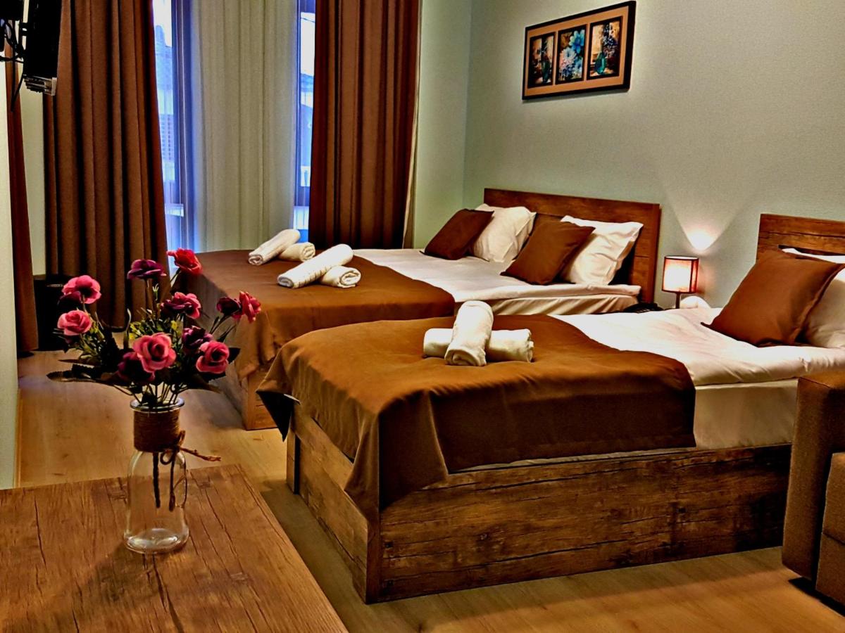 Hotel Holiday Villa - Housity