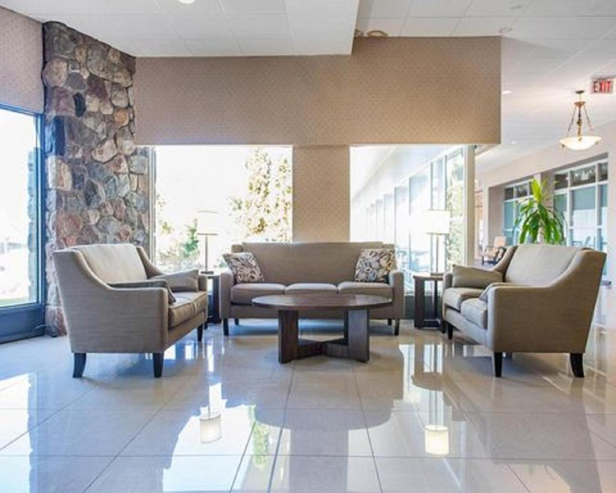 Econo Lodge - Housity