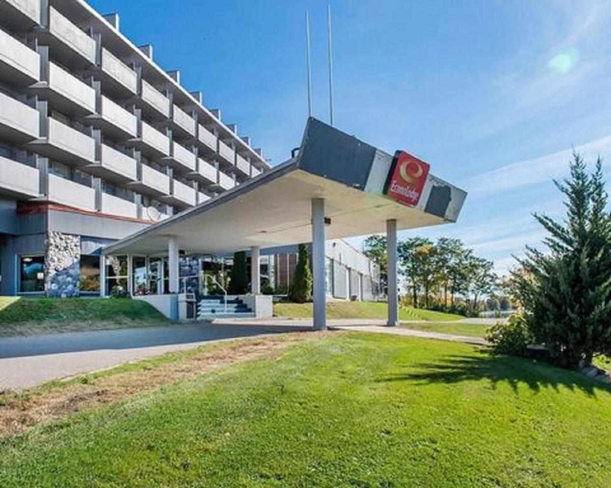 Econo Lodge - Housity