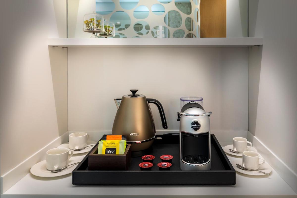 Utensilios para hacer té y café en Royal Hideaway Corales Beach - Adults Only