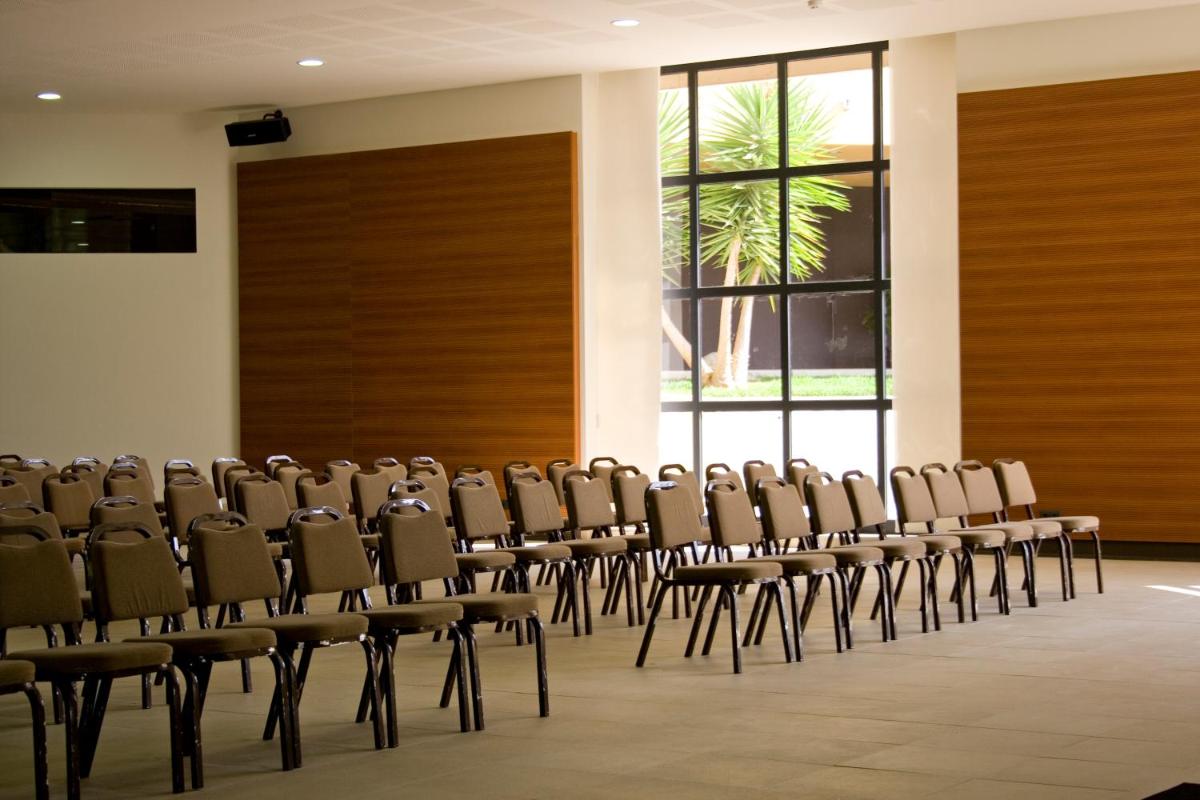 A área empresarial e/ ou a sala de conferências de Evora Hotel