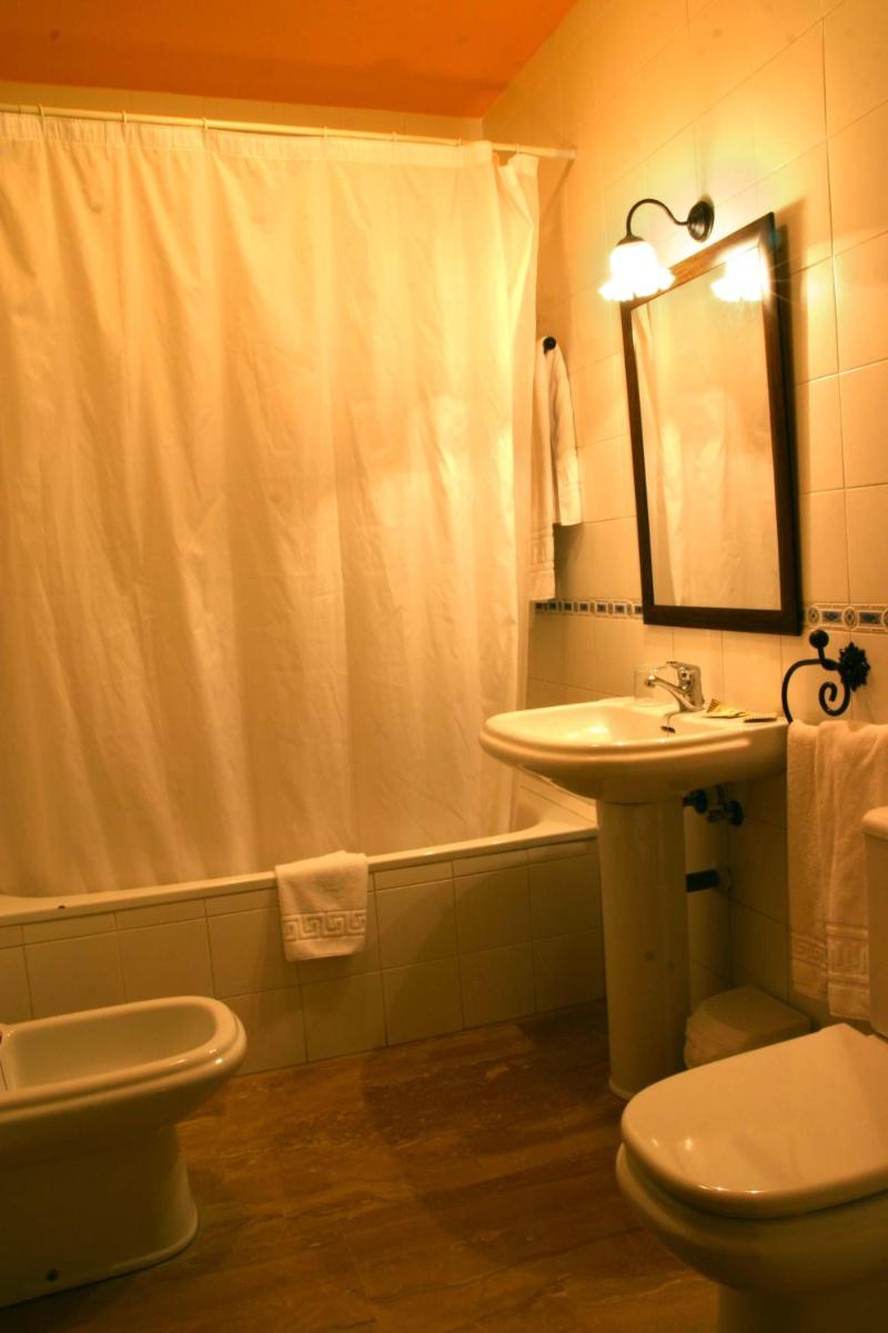 Hotel Las Rosas - Housity