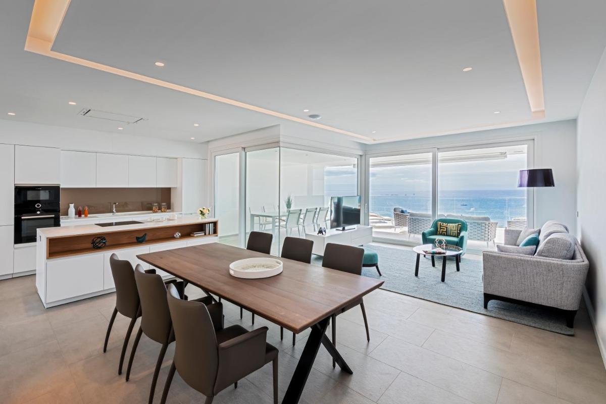Una cocina o zona de cocina en Royal Hideaway Corales Suites