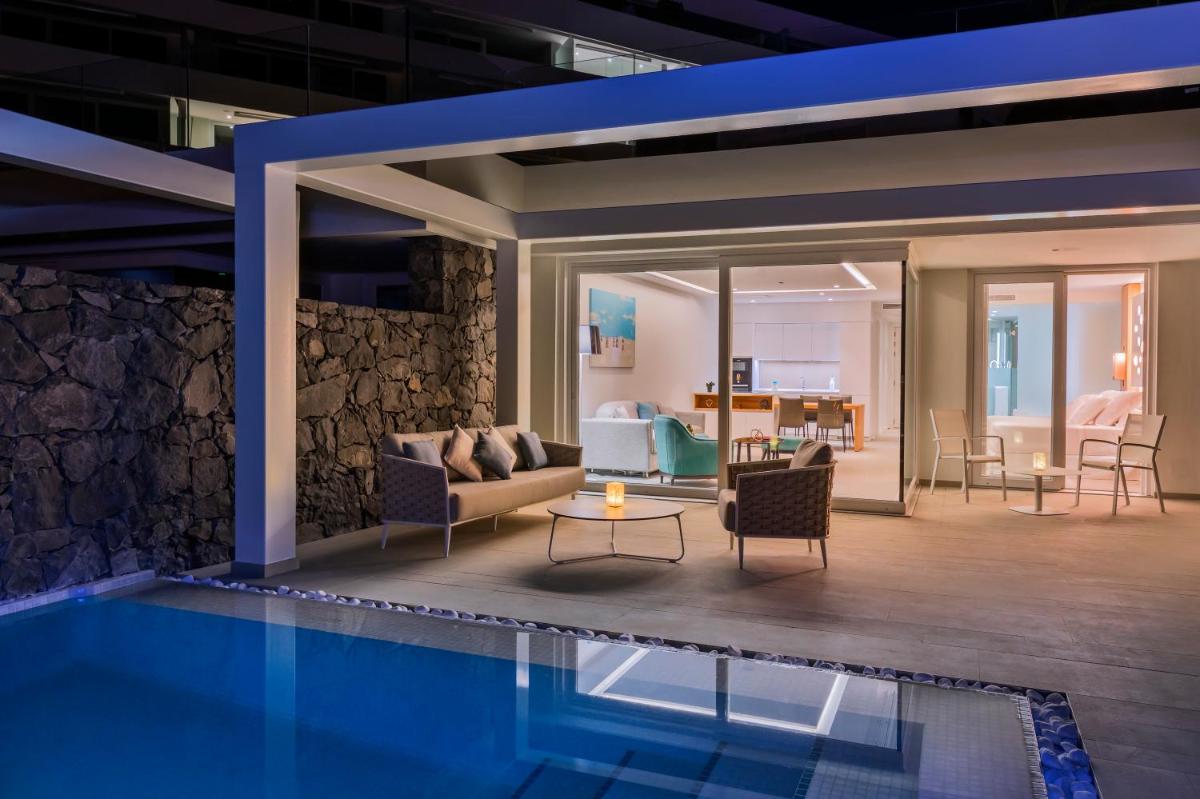 Piscina en o cerca de Royal Hideaway Corales Suites